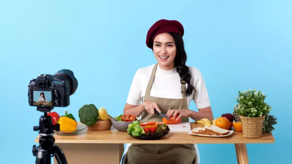 Der Traum vom Influencer – Arbeiten unter fremden Regeln