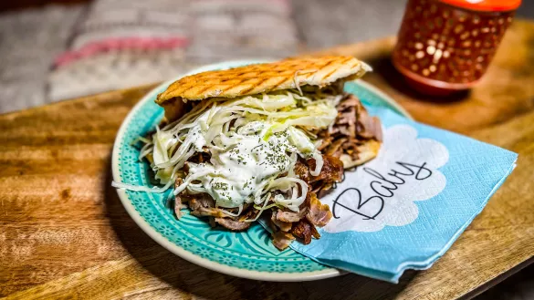 Döner im Catering: Zwischen matschig und meisterhaft – wie man das Kultgericht aufs Buffet bringt